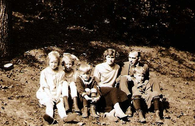 Martin Aarflot med familj i Watsessing park, Bloomfield, New Jersey.